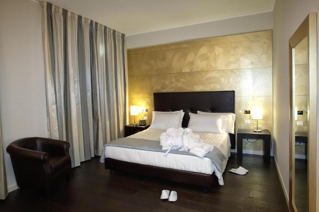 La Dimora Del Baco Hotel LʼAquila Стая снимка